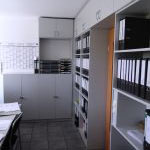 Büroeinrichtung aus Dekorspanplatte Bild 3