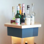 Minibar aus massivem Ahorn mit grau lackiertem Glas Bild 1